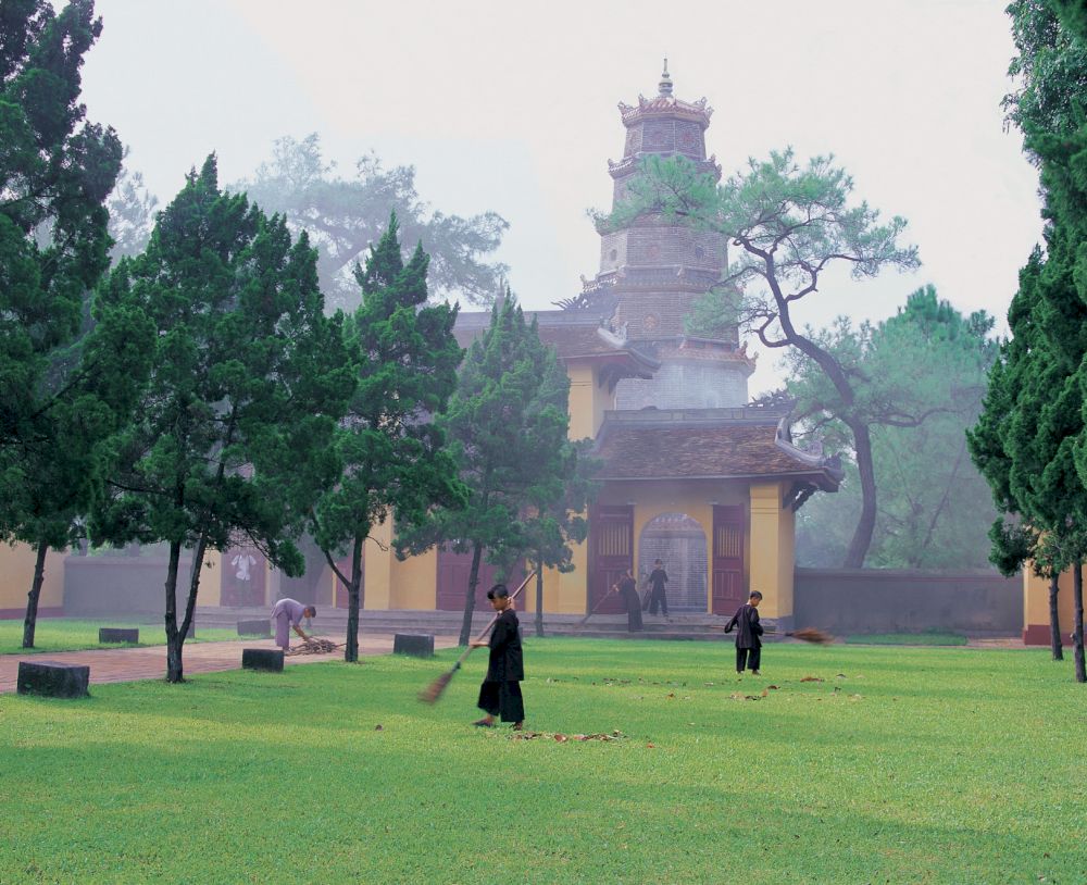 During the transitional period, scattered rains may occur with potential for extended wet days (Source: Vietnam Airlines)